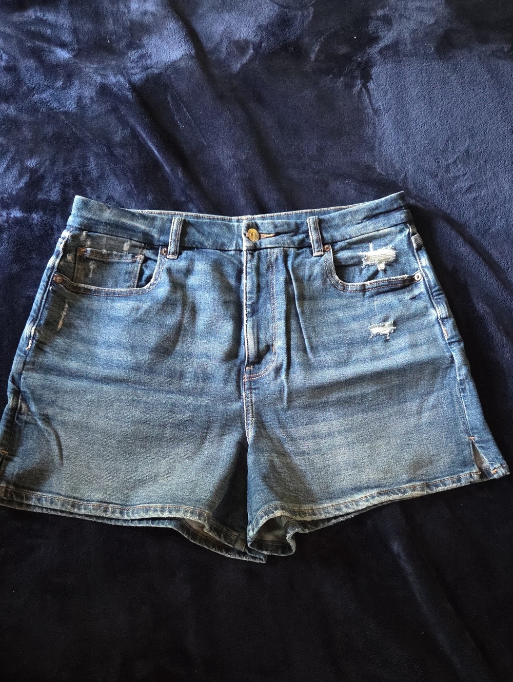 American Eagle Outfitters Curvy Mom Short Distressed Denim Shorts - Size 14